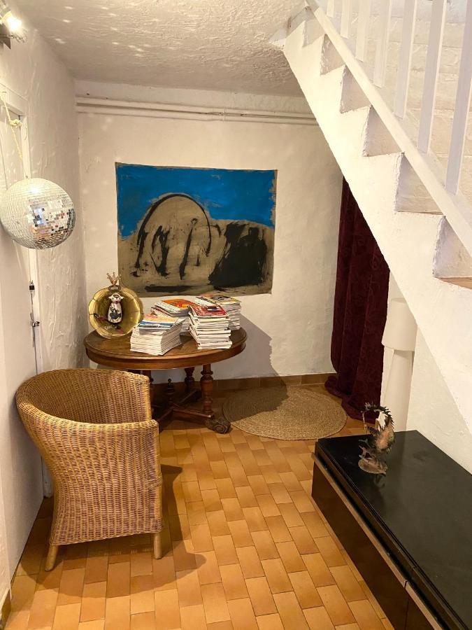 La Galerie D'art Homestay *